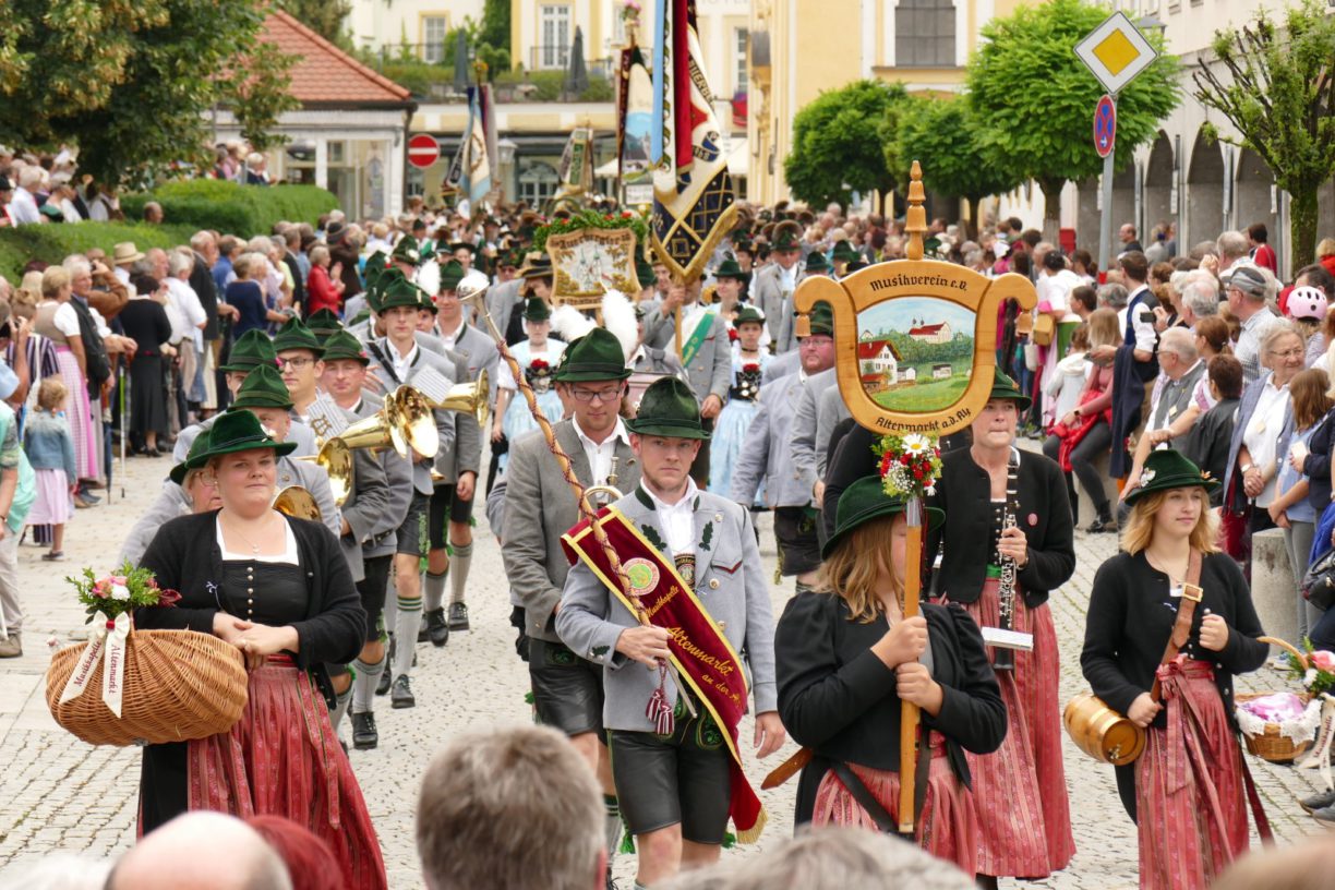 F Aoe Gautrachtenfest Foto Kheuwieser Volkstrachtenverein